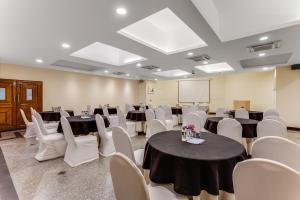 Konferenční prostory v ubytování Whispering Palms Beach Resort + 37 fotografií