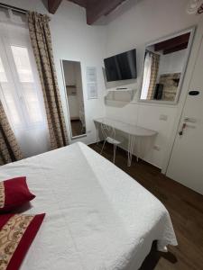 Postel nebo postele na pokoji v ubytování Lu Bàtil B&B - Rooms