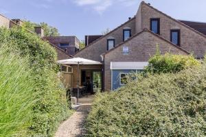 a brick house with a pathway leading to the front door at Spaanse Galeien 16 in Retranchement