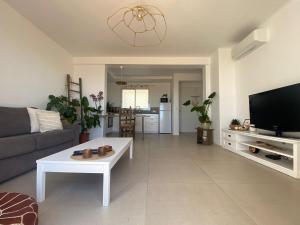 Logement charmant avec vue magique的电视和/或娱乐中心