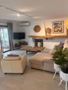 TV a/nebo společenská místnost v ubytování Villa Portitxol en Moraira