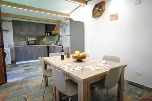 Kuchyň nebo kuchyňský kout v ubytování Villa Monte Sereno