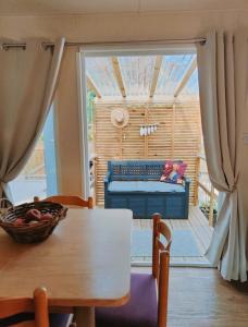 Χώρος καθιστικού στο MH Les Mimosas sur terrain privé en pinède La Tranche Sur Mer