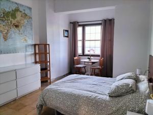 a bedroom with a bed and a desk and a window at Avenida Marítima Trapiche in Santa Cruz de la Palma