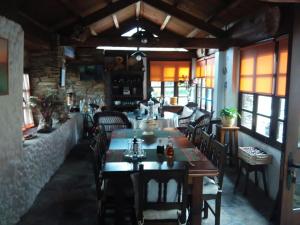A restaurant or other place to eat at Casa Rural O Carreiro
