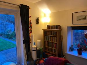 Gallery image of Cosy one-bedroom Cottage - Parking Pets in Thornhill +18 photos