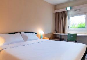 Postel nebo postele na pokoji v ubytování B&B HOTEL Grenoble Université 2