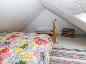 - une chambre mansardée dans l'établissement Anchor Light, à Pembroke