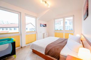 Ένα ή περισσότερα κρεβάτια σε δωμάτιο στο Residenz Meeresblick A Fewo 2