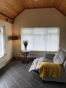 Photo de la galerie de l'établissement Country Cottage - Tourism NI Certified - Available for The Open Portrush 2025, à The Drones