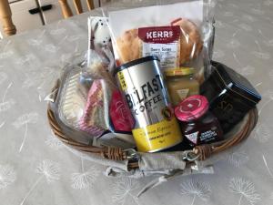 Photo de la galerie de l'établissement Country Cottage - Tourism NI Certified - Available for The Open Portrush 2025, à The Drones