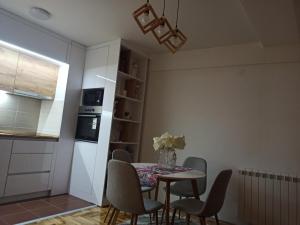 ครัวหรือมุมครัวของ Apartman Ozy
