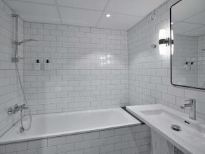 A bathroom at Scandic Klara
