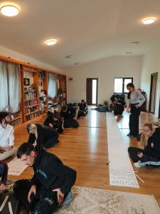 a group of people sitting on the floor in a room at Centru de activități, retreaturi, fermă in Bicăcel