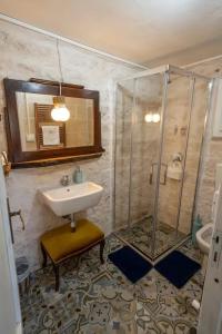 Ένα μπάνιο στο Charming retreat in Martina Franca with fenced garden