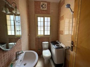 a bathroom with a toilet and a sink and a tub at شقق منارا المدينة - Mnara Al-Madinah Apartments in Al Madinah +16 photos