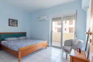 Ένα ή περισσότερα κρεβάτια σε δωμάτιο στο Rodanthi Apartment