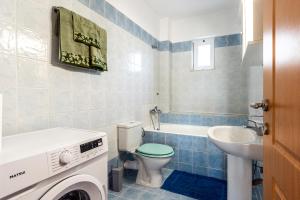 Ένα μπάνιο στο Rodanthi Apartment +13 φωτογραφίες