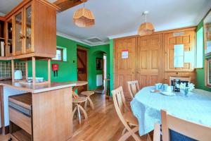 Kuchyň nebo kuchyňský kout v ubytování Finest Retreats - Cwmfron House