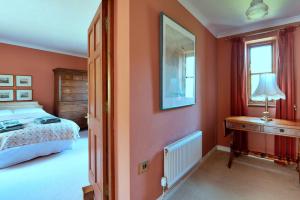 Postel nebo postele na pokoji v ubytování Finest Retreats - Cwmfron House