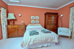 Postel nebo postele na pokoji v ubytování Finest Retreats - Cwmfron House