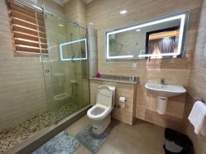 Vonios kambarys apgyvendinimo įstaigoje 3 Bedroom Perfectly Furnished apartment in Ikoyi dar 8 nuotraukos