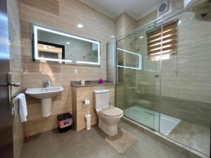 Vonios kambarys apgyvendinimo įstaigoje 3 Bedroom Perfectly Furnished apartment in Ikoyi