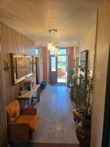 a hallway with a couch and a table in a room at La Casa Mora Grande in Asson