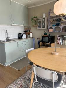 Η κουζίνα ή μικρή κουζίνα στο Sveggvika Atlantic Home +53 φωτογραφίες