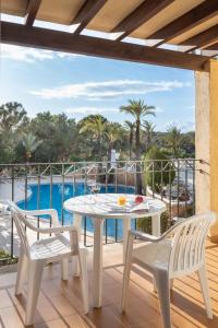 The swimming pool at or close to Aparthotel Ona Cala Pi Club