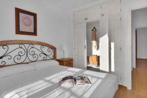A bed or beds in a room at Aparthotel Ona Cala Pi Club