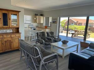 Η κουζίνα ή μικρή κουζίνα στο Stilbaai Waterkant Apartment