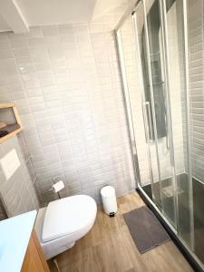 Ένα μπάνιο στο Appartement Aixois de caractère Place des 4 Dauphins +6 φωτογραφίες