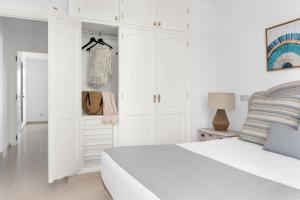 A bed or beds in a room at Aparthotel Ona Cala Pi Club
