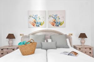 A bed or beds in a room at Aparthotel Ona Cala Pi Club