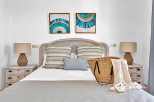 A bed or beds in a room at Aparthotel Ona Cala Pi Club