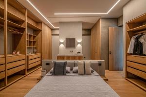 Posteľ alebo postele v izbe v ubytovaní Elounda Gulf Sunrise Villa