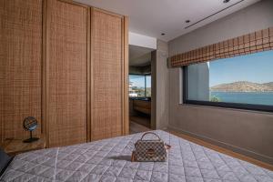 Posteľ alebo postele v izbe v ubytovaní Elounda Gulf Sunrise Villa