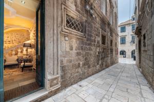 an alleyway with a window in a building at Palmotta Palace in Dubrovnik