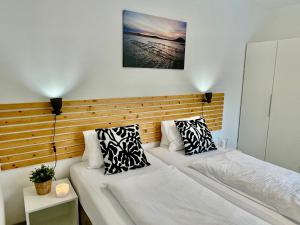 Postel nebo postele na pokoji v ubytování Lakepark Residence