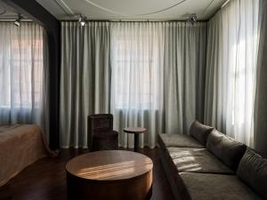 Posezení v ubytování Hotel Reja, a Member of Design Hotels