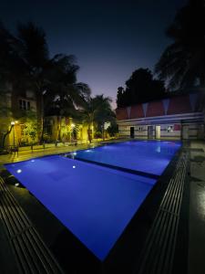 Басейн в Nilkanth Resort - Best Resort in Anand або поблизу