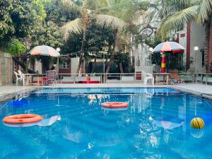 Басейн в Nilkanth Resort - Best Resort in Anand або поблизу