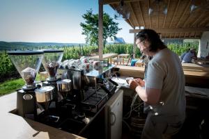 Nápoje v ubytování Csernus Doki bor-grillterasza és bungallói