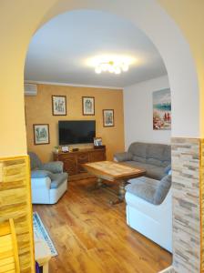 TV a/nebo společenská místnost v ubytování M&R apartmani Rovinj