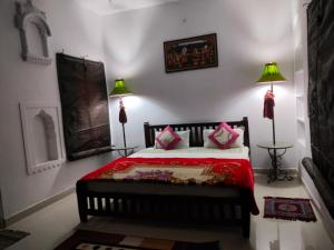 Hotel Mandawa Palace And Restaurent客房内的一张或多张床位