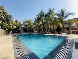 Басейн в Nilkanth Resort - Best Resort in Anand або поблизу