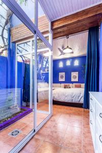 Ένα ή περισσότερα κρεβάτια σε δωμάτιο στο Romantic Mediterranean Riad