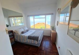 Ένα ή περισσότερα κρεβάτια σε δωμάτιο στο Seaview House St James Cape Town