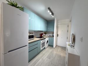 Kuchyň nebo kuchyňský kout v ubytování R39 Modern One bedroom Alcantara